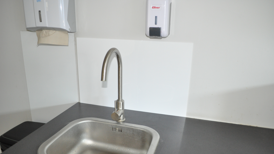 Spritzschutzplatte aus Acrylglas für Küche und Bad